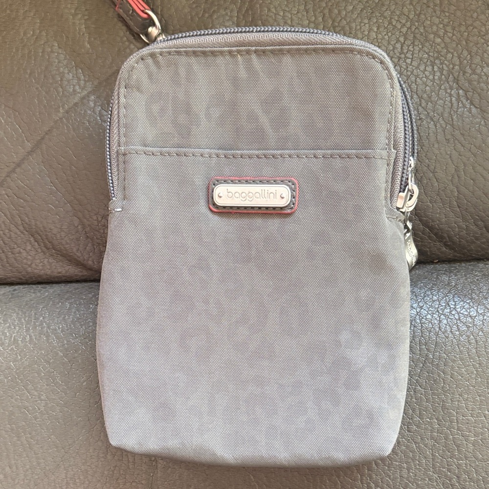 Baggallini RFID olive leopard small bag with crossbody (see comments)